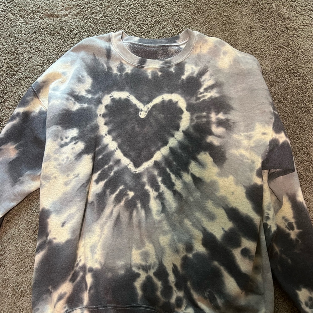 Urban Renewal Remade Heart Tie-Dye Crew Neck Sweatshirt in grey one size